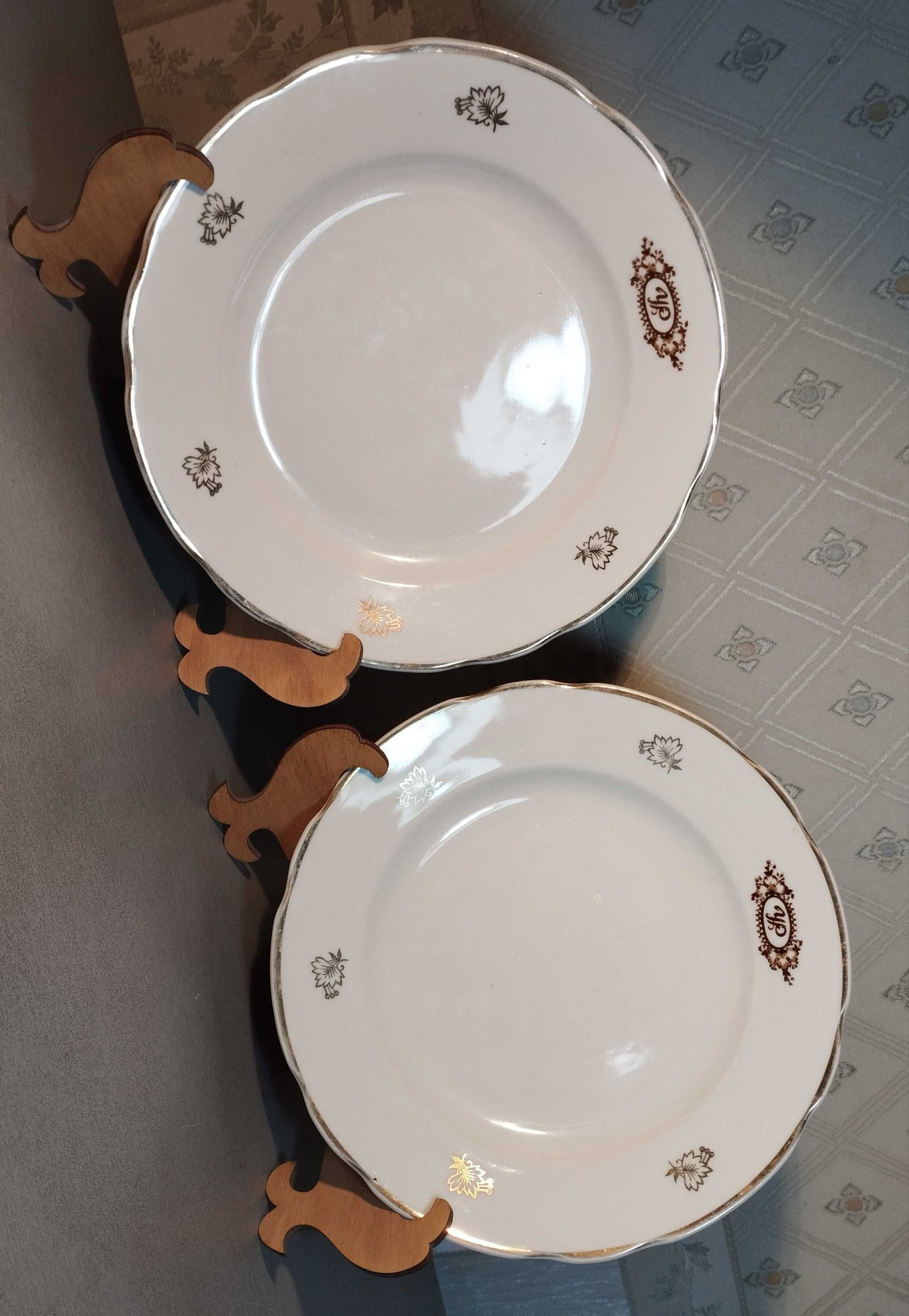 Фарфор, столовые тарелки, красивая пара, Коростень 70-е.