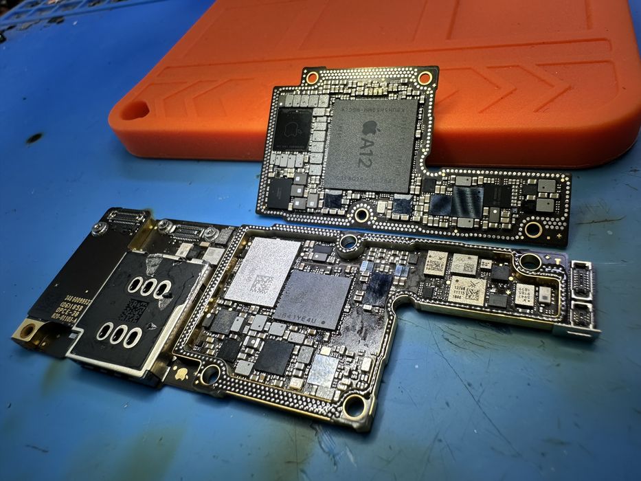 • Ремонт Apple iPhone, iPad 