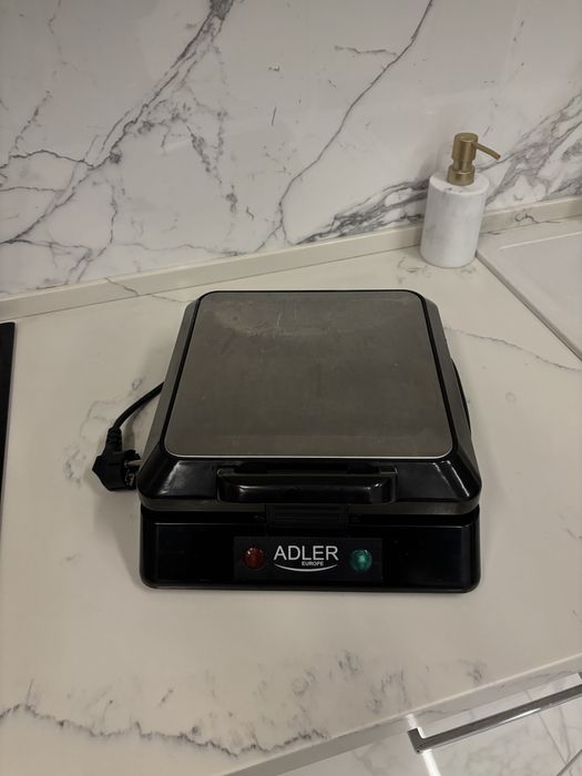 Вафельница Adler AD 3036