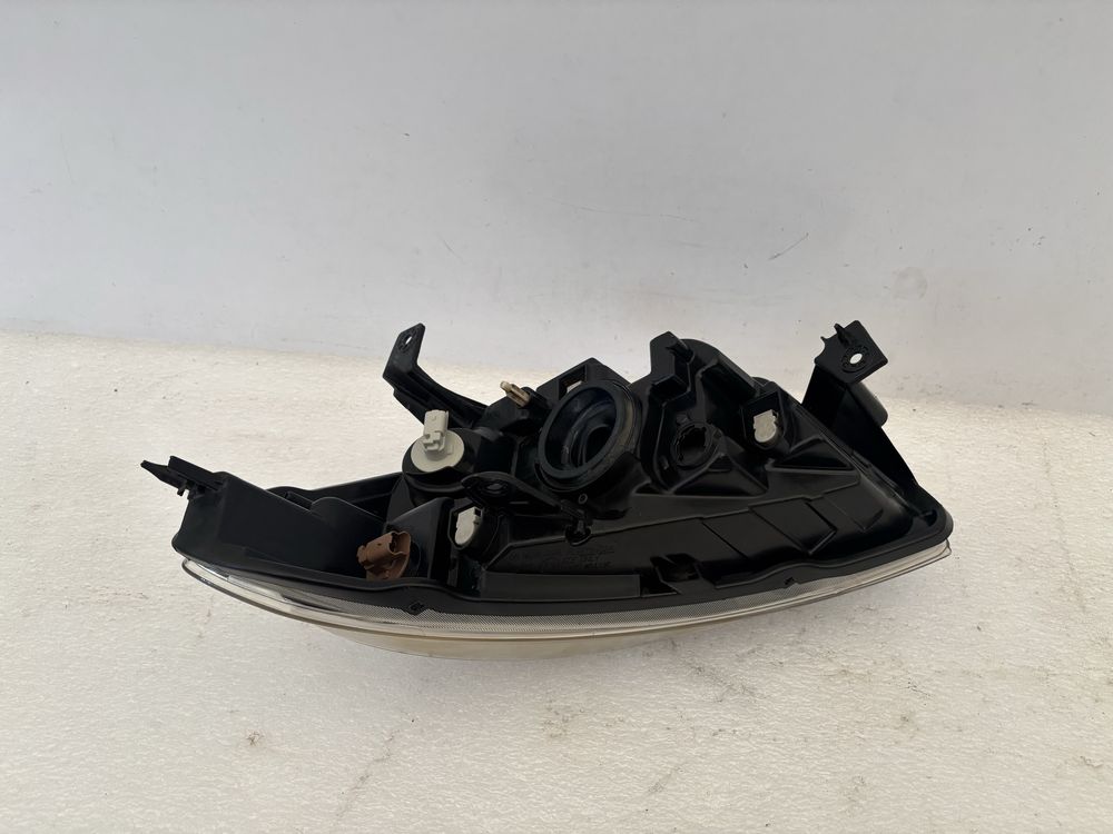 Dacia Lodgy Dokker 12- lampa prawy przód prawa przednia