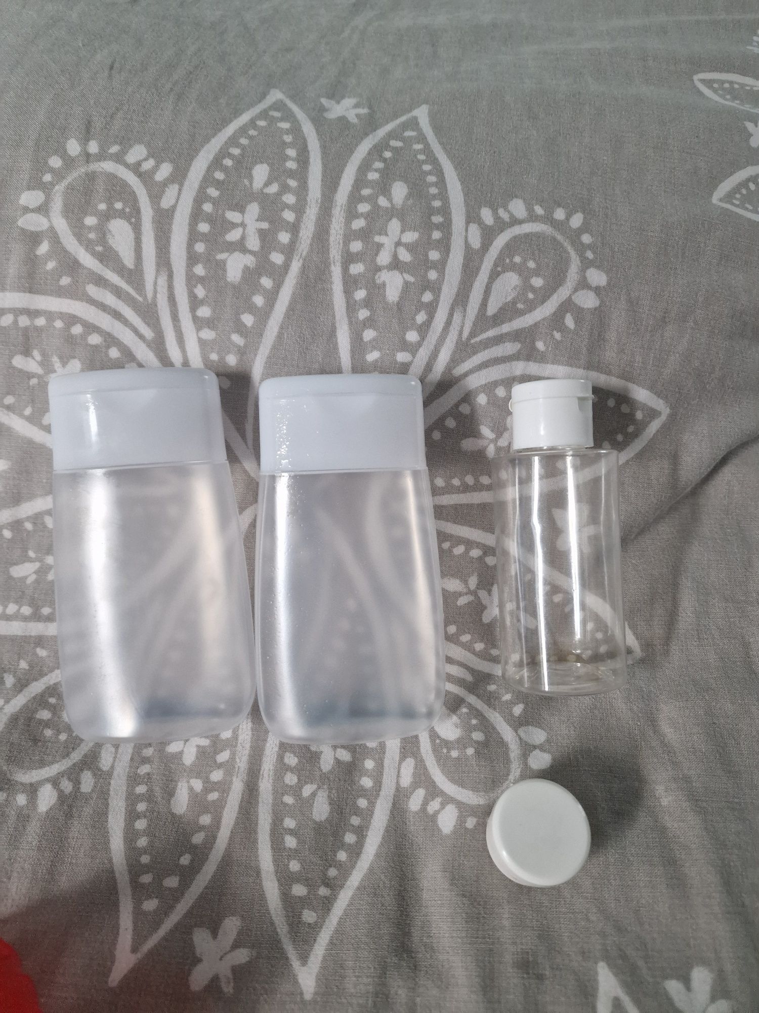 Pojemniczki podróżne do samolotu wyjazd pojemnik mały 100ml i na krem