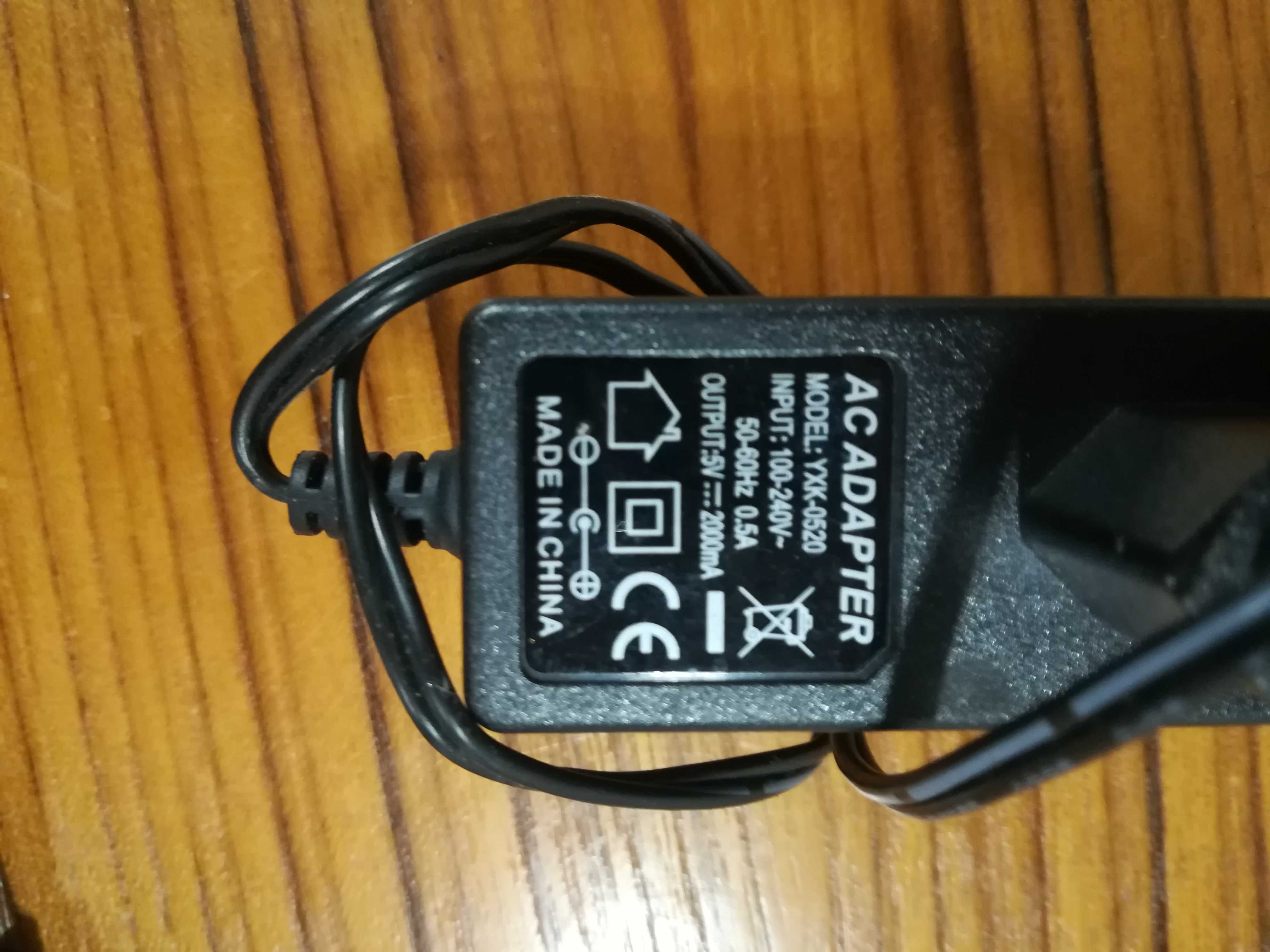 Zasilacz YXK-0520. 100-240V~50-60Hz 0.5A/ 5V 2000mA