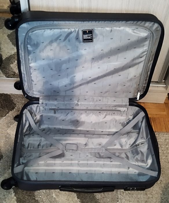 Sprzedam w dobrym stanie średnią walizkę firmy Puccini wym.67#45#23