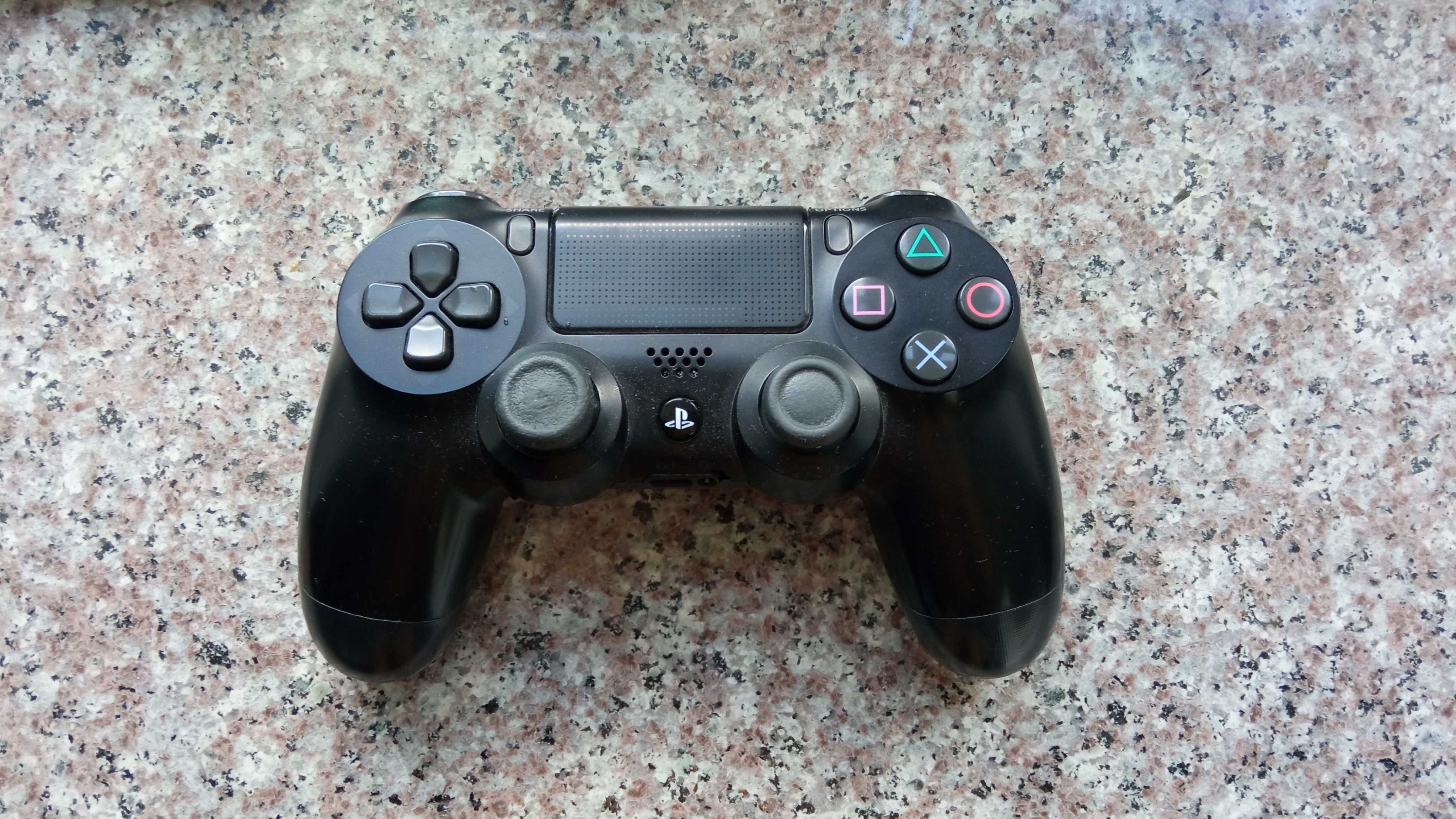 pad Dualshock 4 (stan idealny)