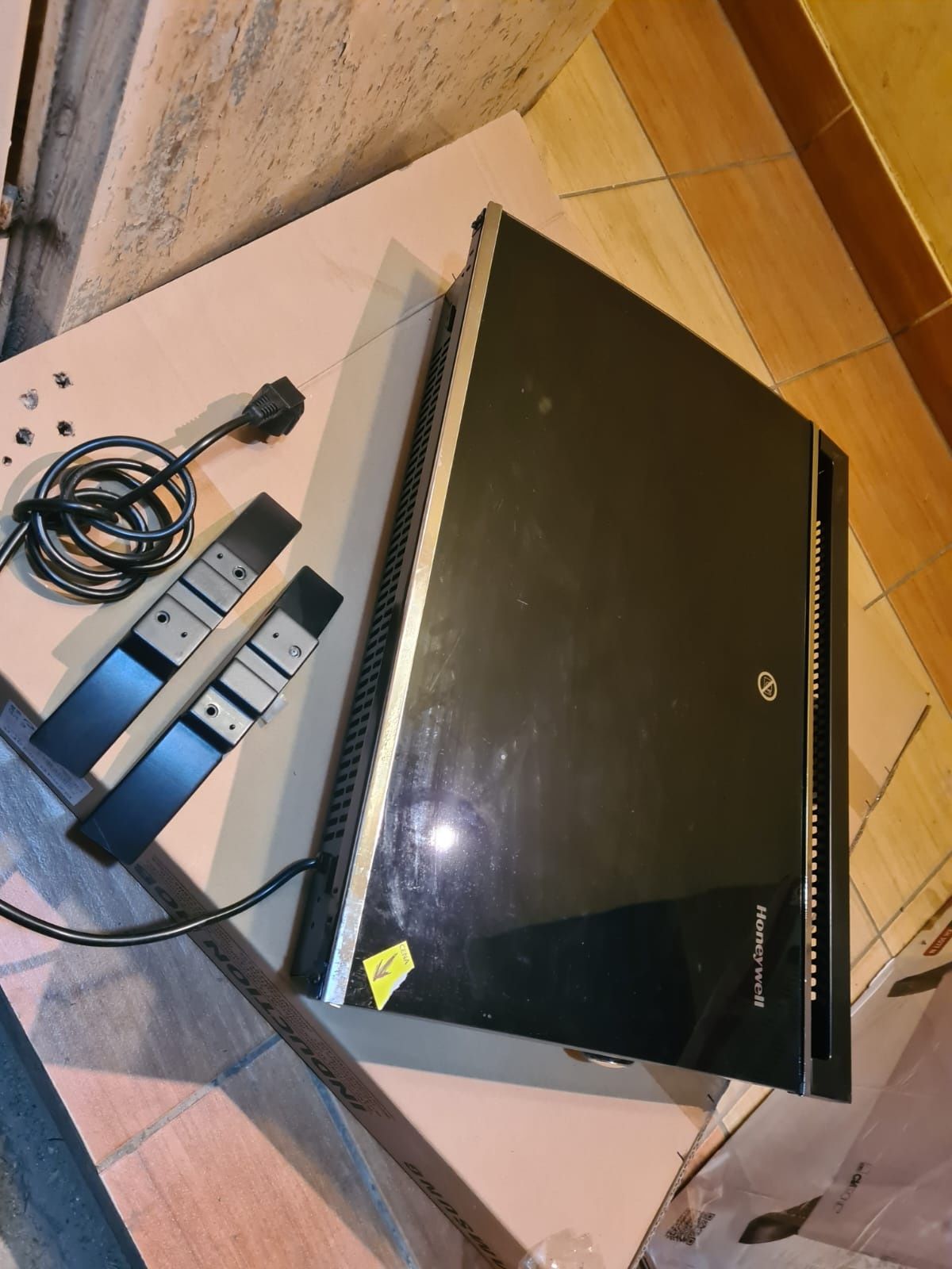Grzejnik elektryczny 230 wolt nowy