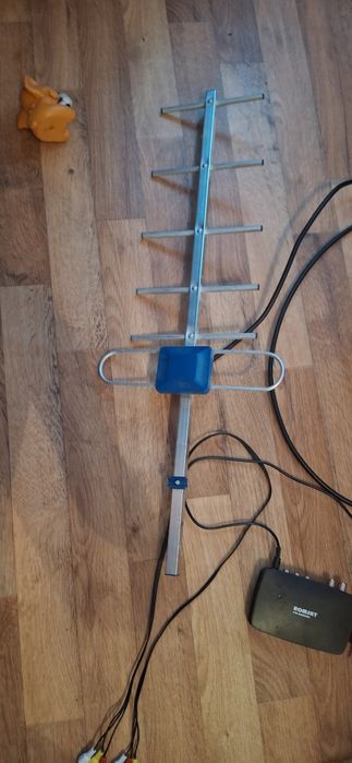 Продам антену с усилителем Т2 приставку Т2  в комплекте