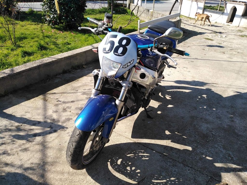 Vendo ou troco  Gsxr 600 (98)