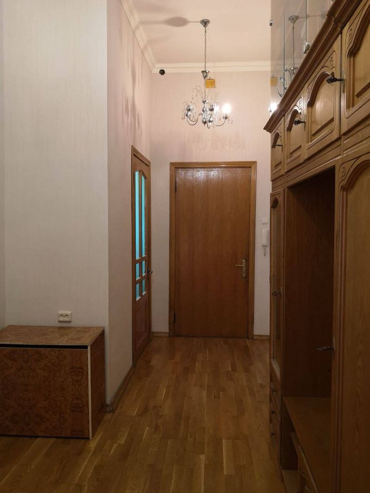 Вул. Євгена Чикаленка ( Пушкінська ),31-в, охайна 2 к.кв., 80 кв.м