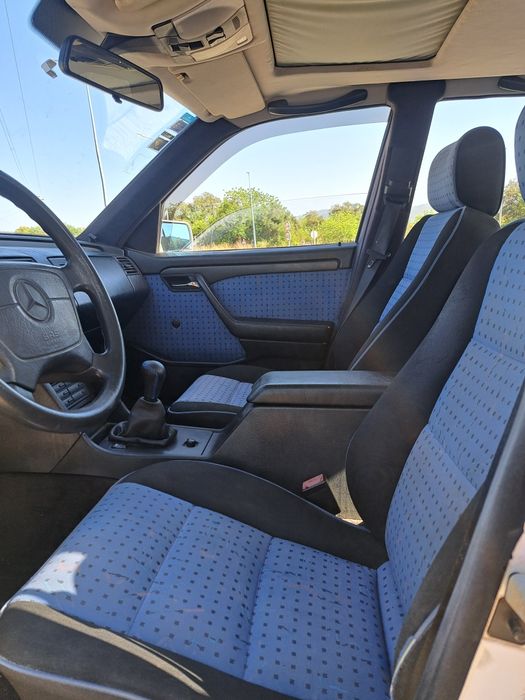 Vendo Mercedes Benz  C220 diesel em bom estado geralm