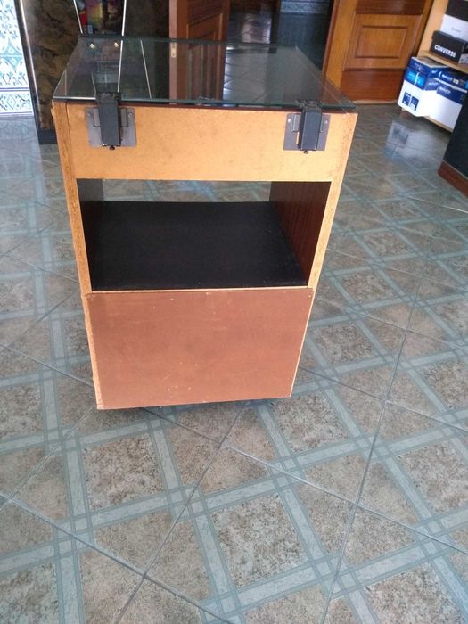 Móvel para aparelhagem com gira discos, VINTAGE!