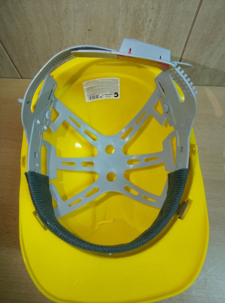 Nowy kask ochronny Consorte
