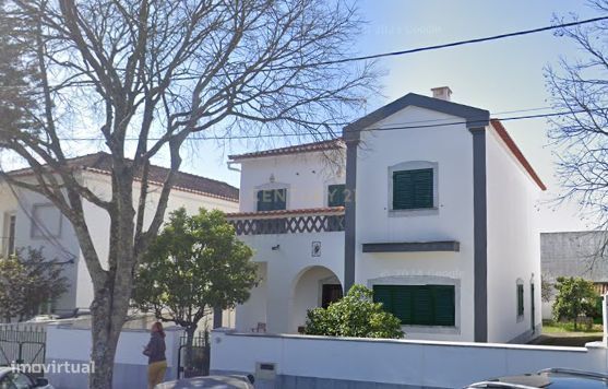 ✨ **Moradia T4 com garagem espaçosa, churrasqueira e áreas amplas!** ✨