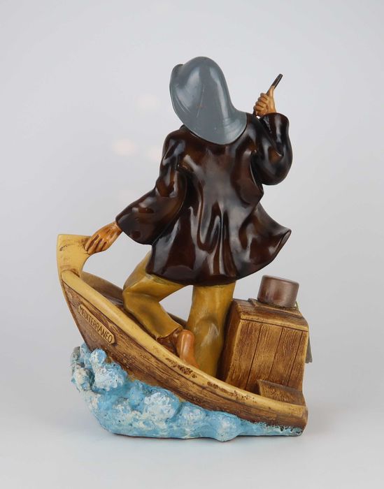 Escultura em faiança Pescador no barco