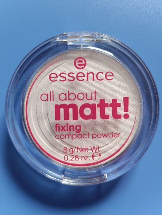 Puder matujący All about Marta Essence