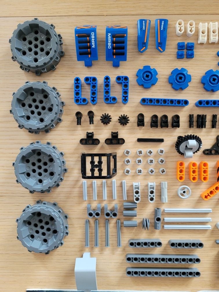 Lego Technic 42071 spycharka