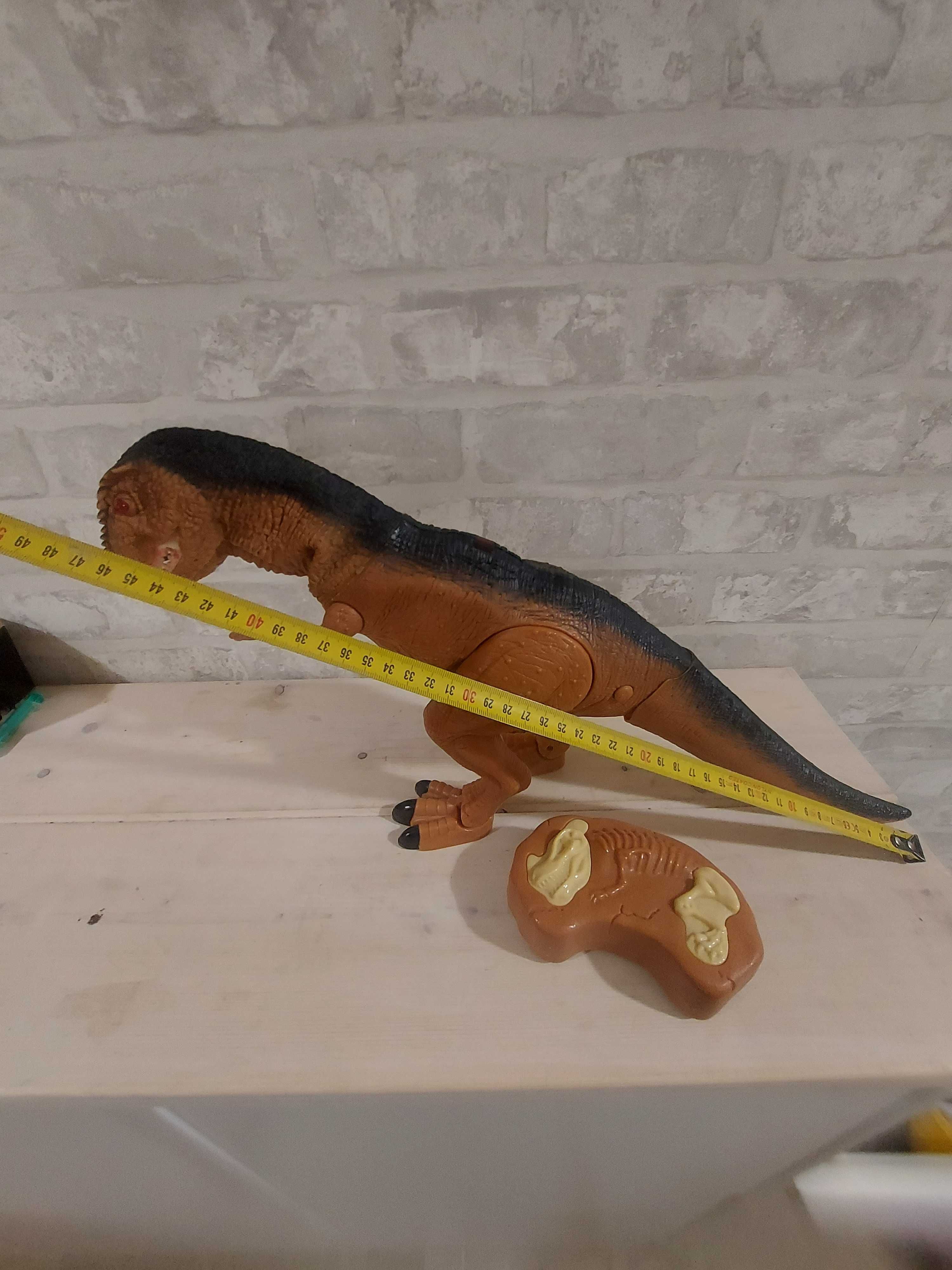 Dinozaur na baterie z pilotem