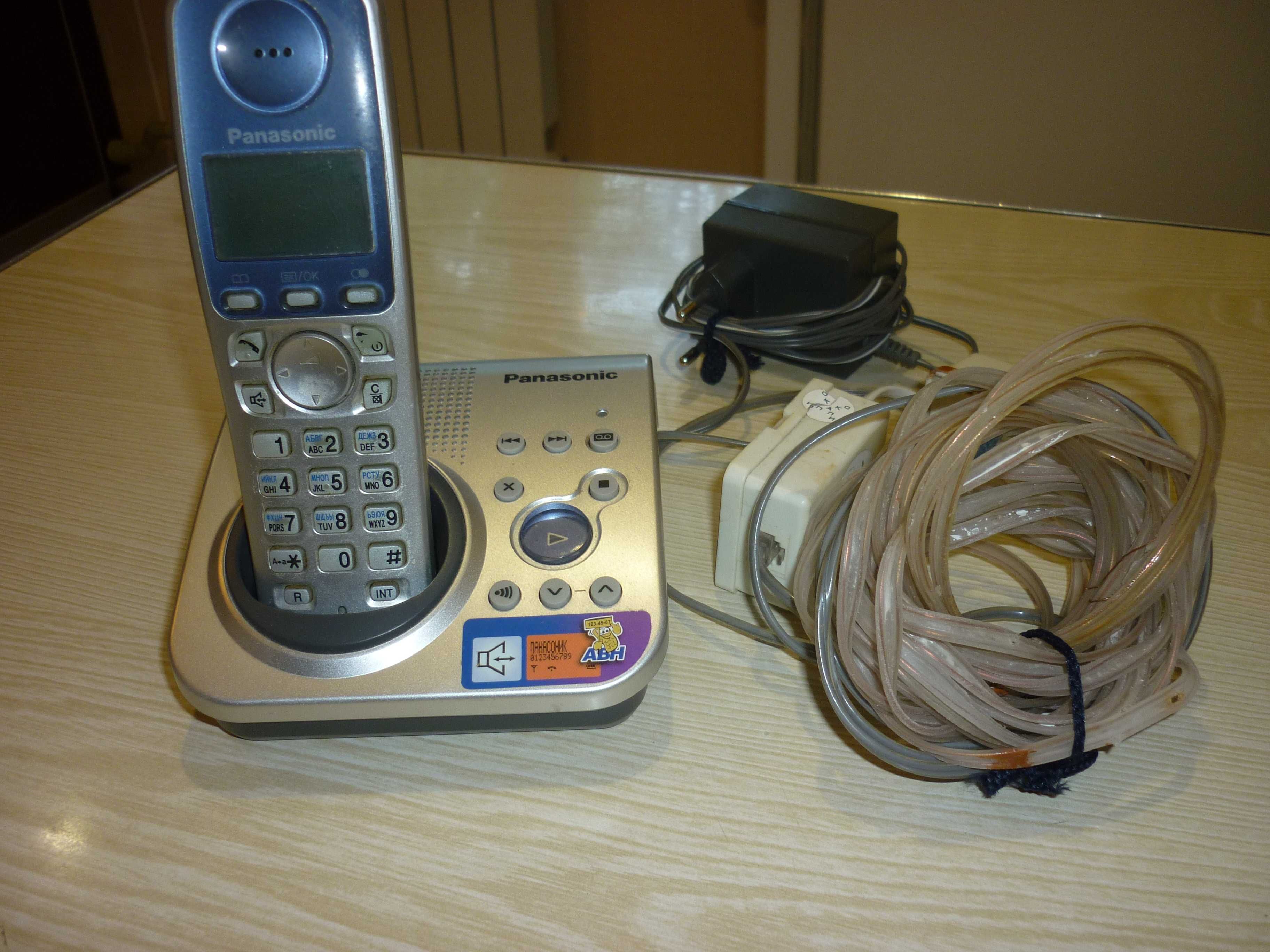 Цифровой беспроводной телефон с автоответчиком KX-TG 7227 UA