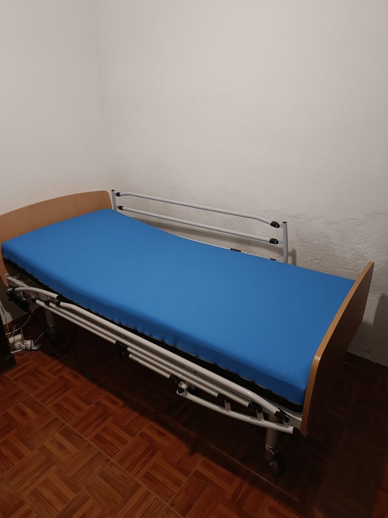 Cama Articulada Elétrica com Grades Laterais