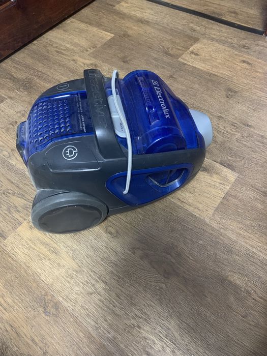 Пилосос Electrolux UltraActive ZUA 3810 Mode D'emploi