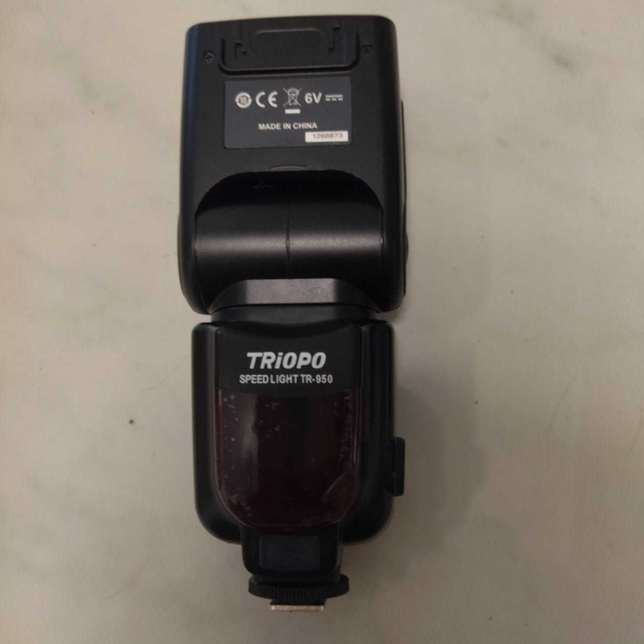 Вспышка Triopo TR-950 состояние новой