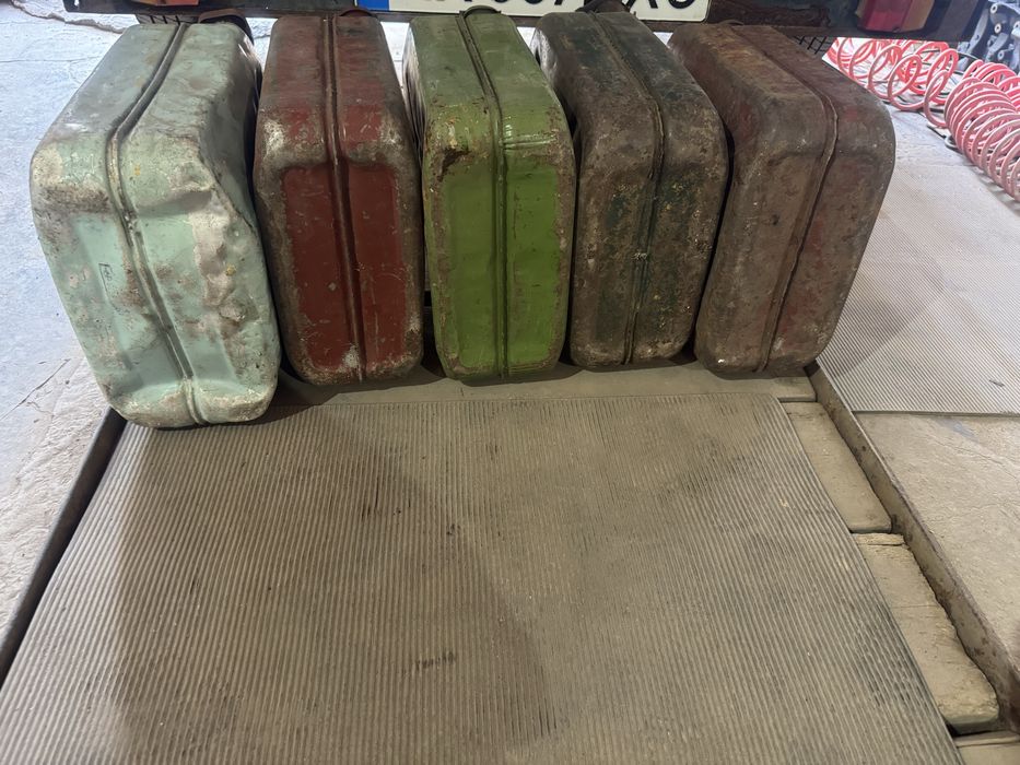 Продам канистру 20 на литров