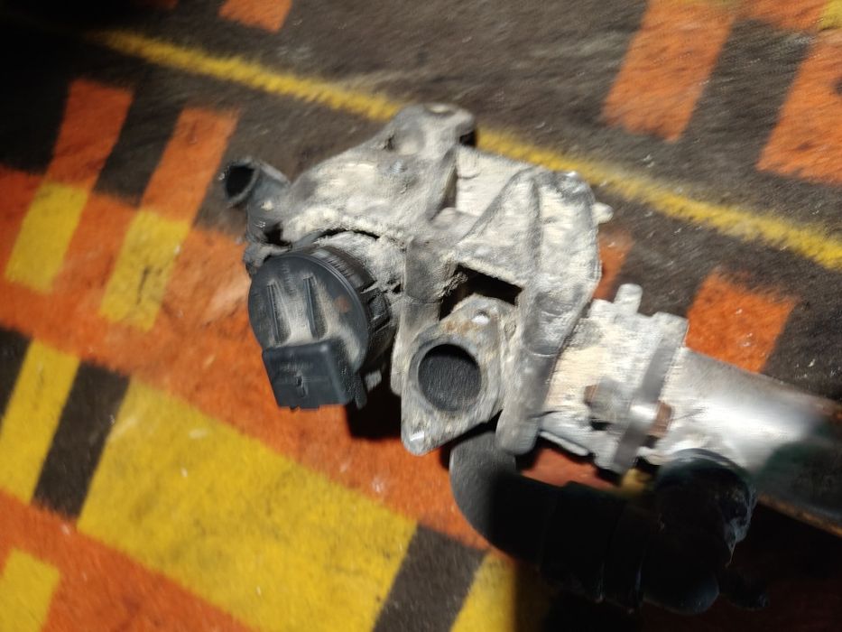 Zawór EGR kolektor ssący citroen C5 peugeot 2,0 HDi