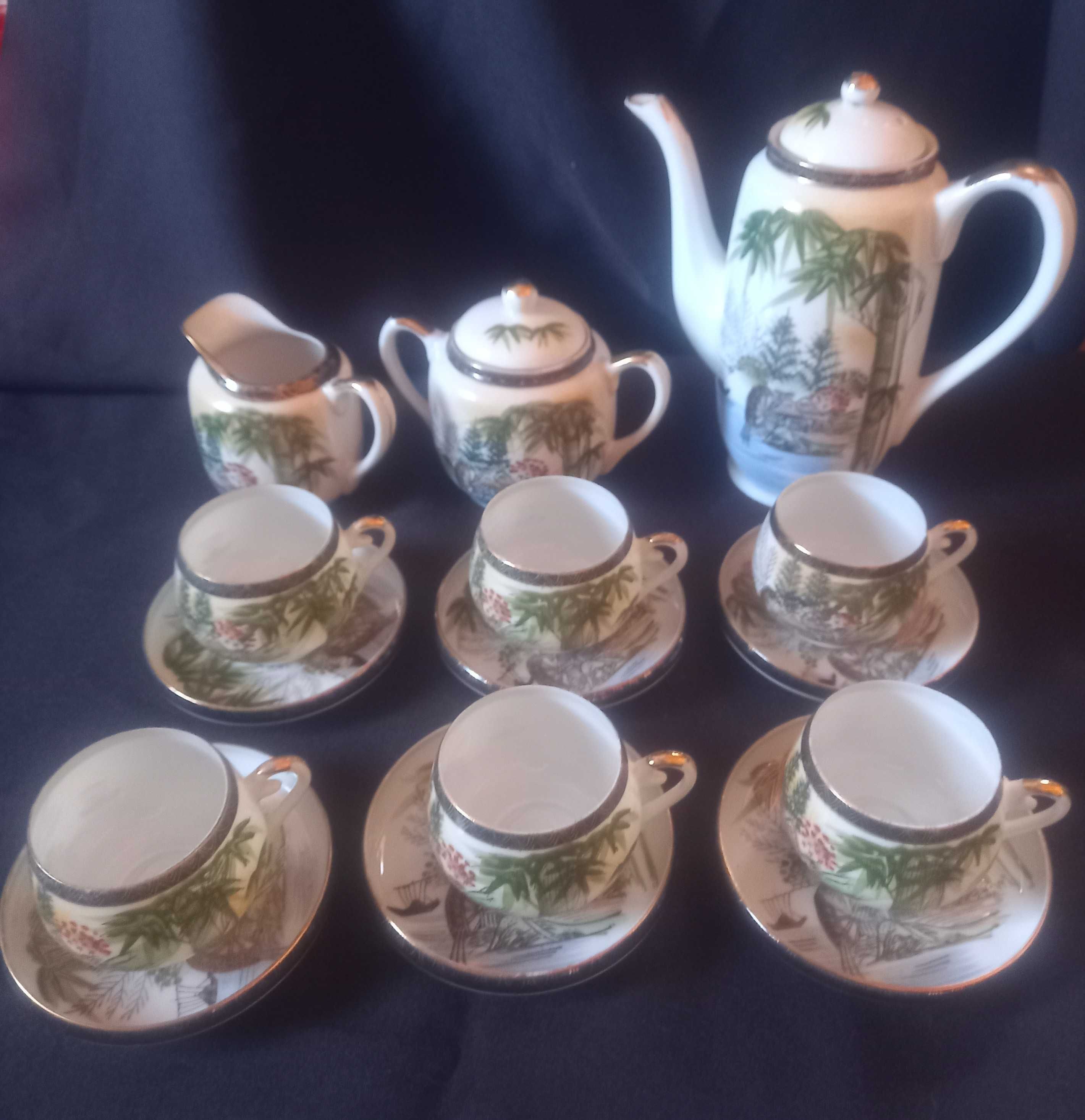 Serviço de café feito no Japão
