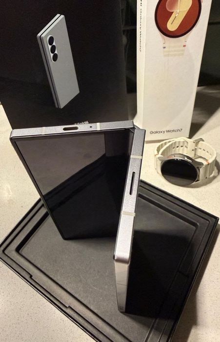 Z Fold 6 512GB + Galaxy Watch 7 40mm