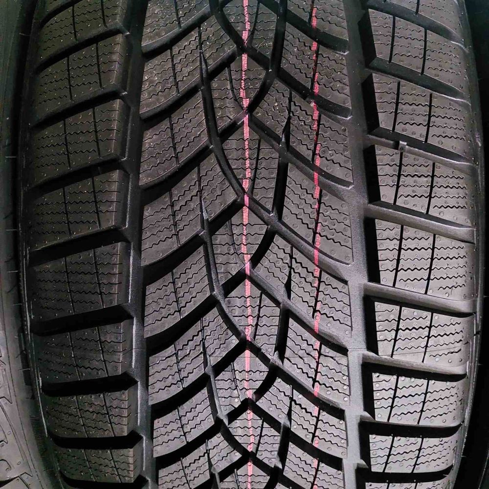 275/40/20+245/45/20 R20 Goodyear Ultra Grip Perfomance 4шт нові зима