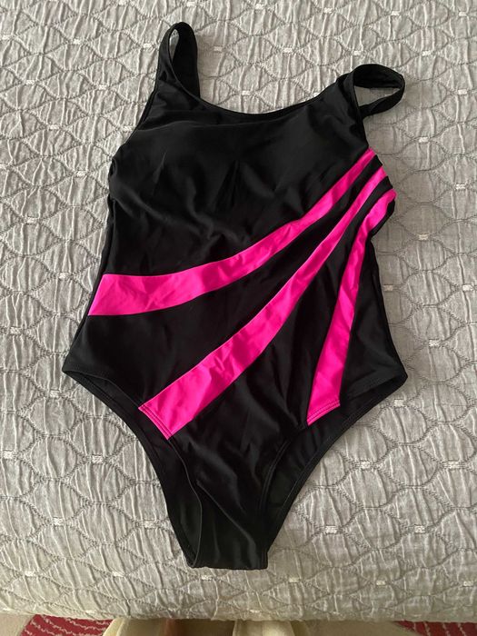 Nowy kostium do pływania w rozmiarze M.