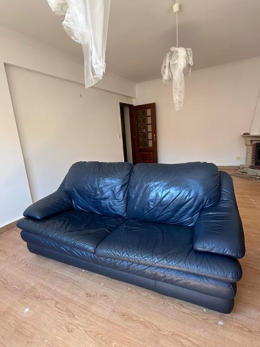 Sofá em couro - bom estado