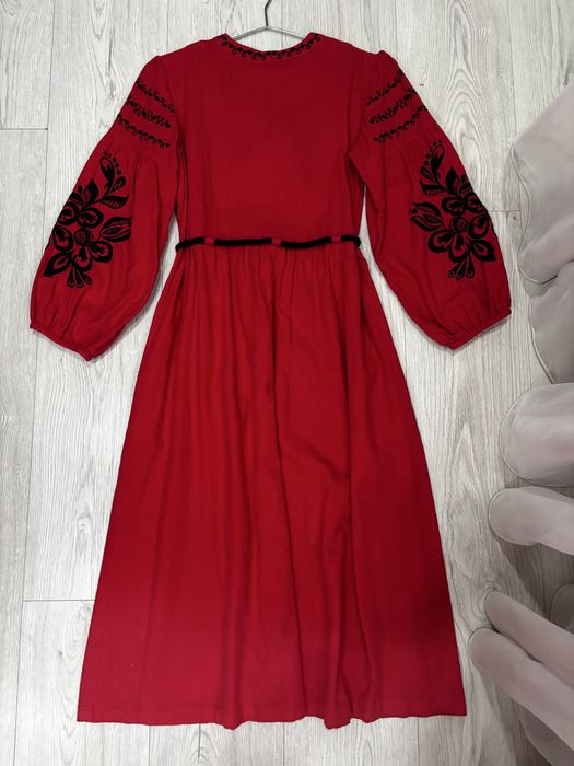 Червона сукня-вишиванка