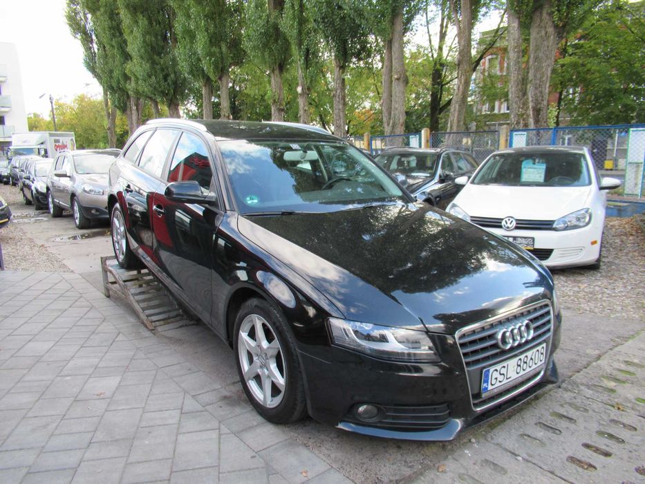 Audi A4 b8 1.8 benzyna czarna 2011r piękna nowy rozrząd serwisowany