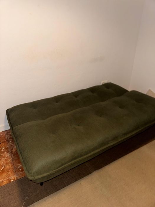 Sofá cama verde comprado em Agosto