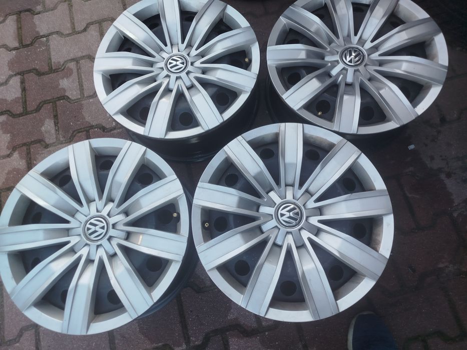 Sprzedam felgi stalowe 17 cali oryginał VW z kolpakamil
