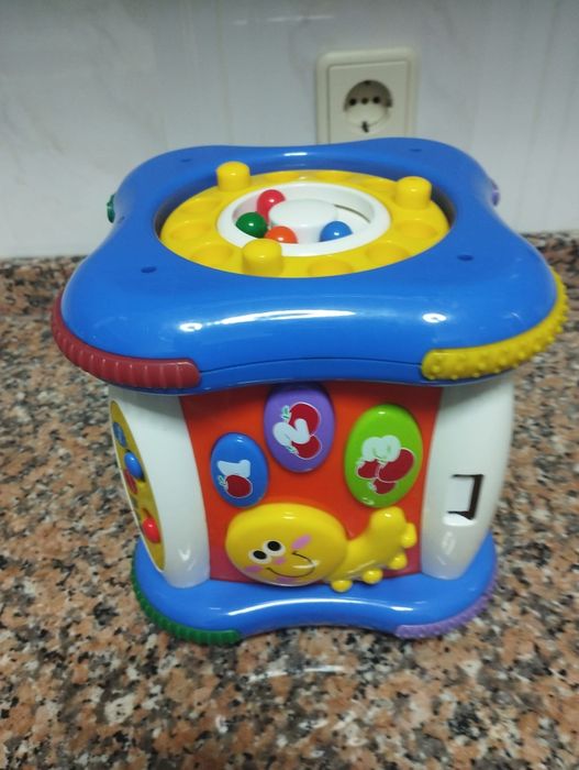 Cubo interativo para criança