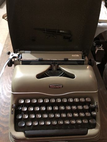Máquina de escrever triumph