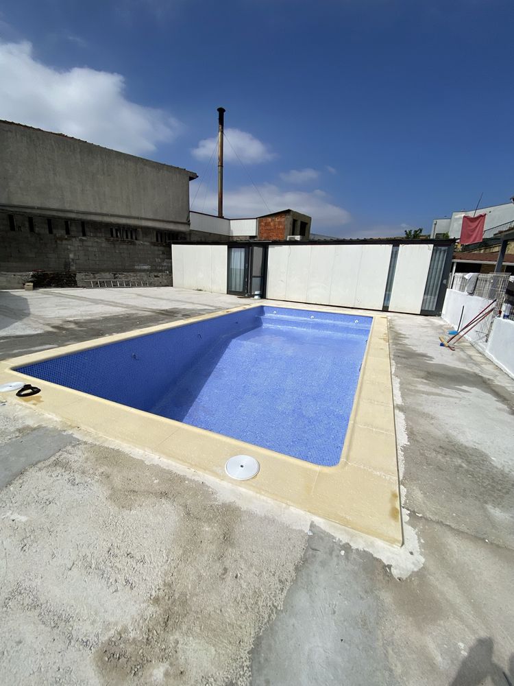 Piscinas em betao ou bloco.