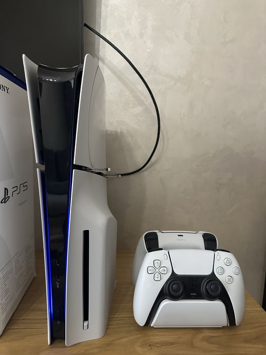 PlayStation 5 Slim (CFI-2008) + зарядна станція HyperX ChargePlay Duo