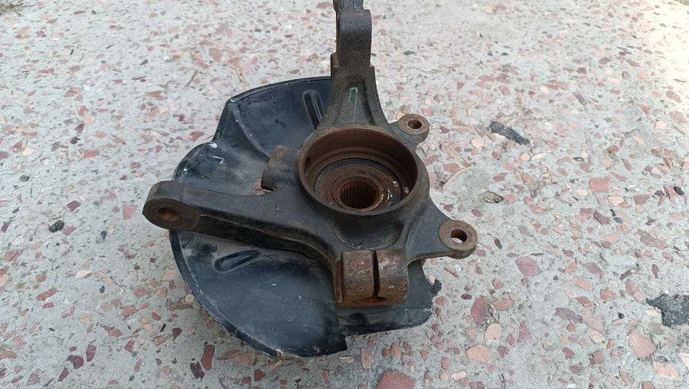 Поворотный кулак Kia Sportage 2010 - 2018 левая и правая