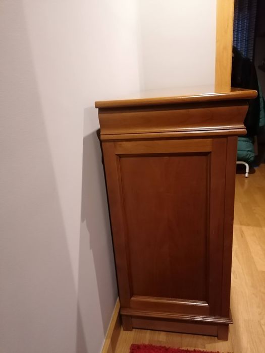 Movel camiseiro cerejeira.