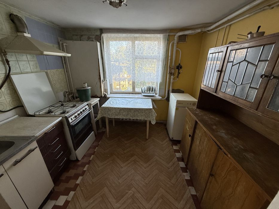 Продаж цегляного півбудинку в р-ні 6 школи