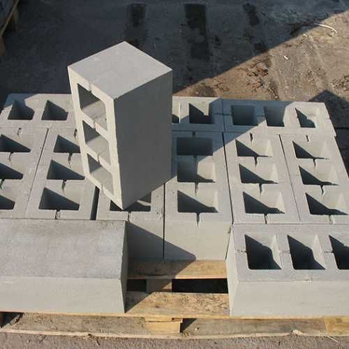 Блоки будівельні стінові, перестіночні,опалубні.Цемент.