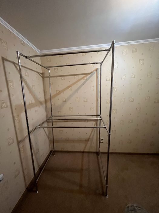 Стійка для одягу