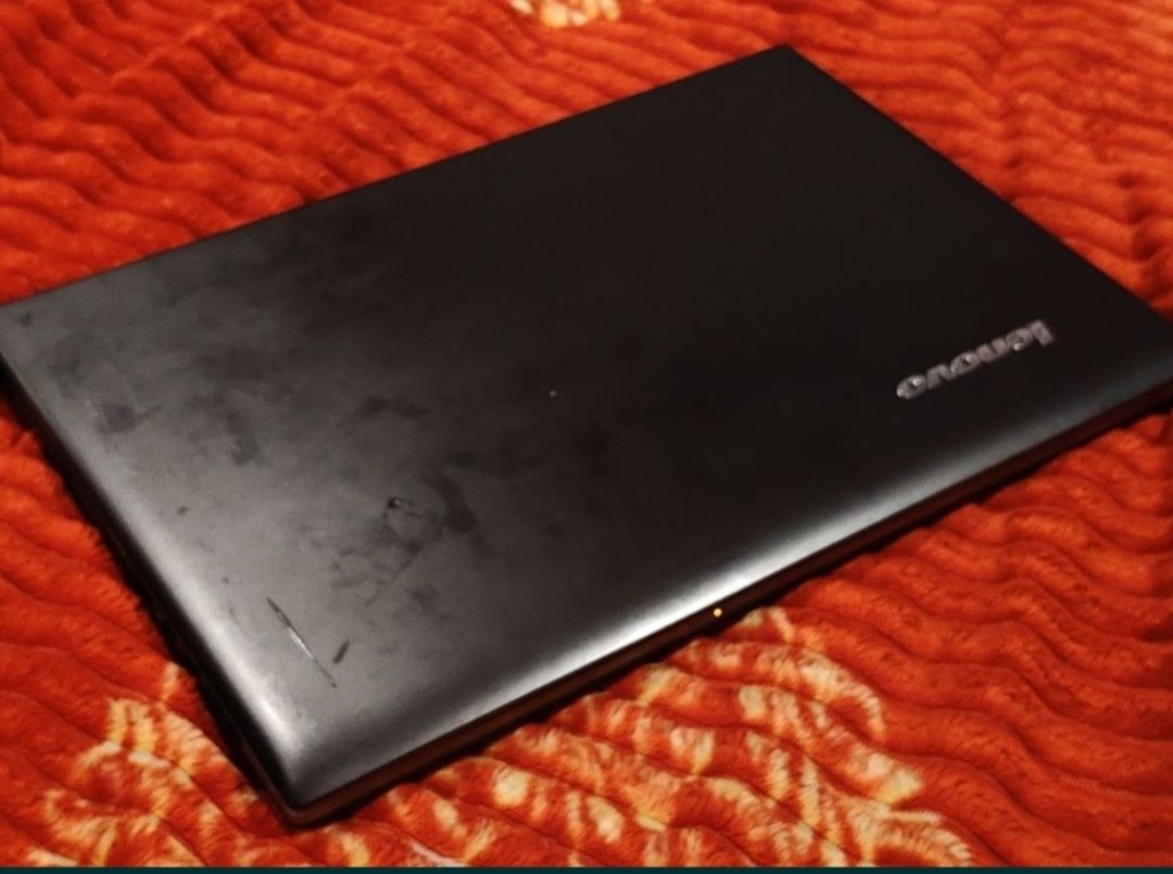 Ноутбук Lenovo + в подарунок підставка