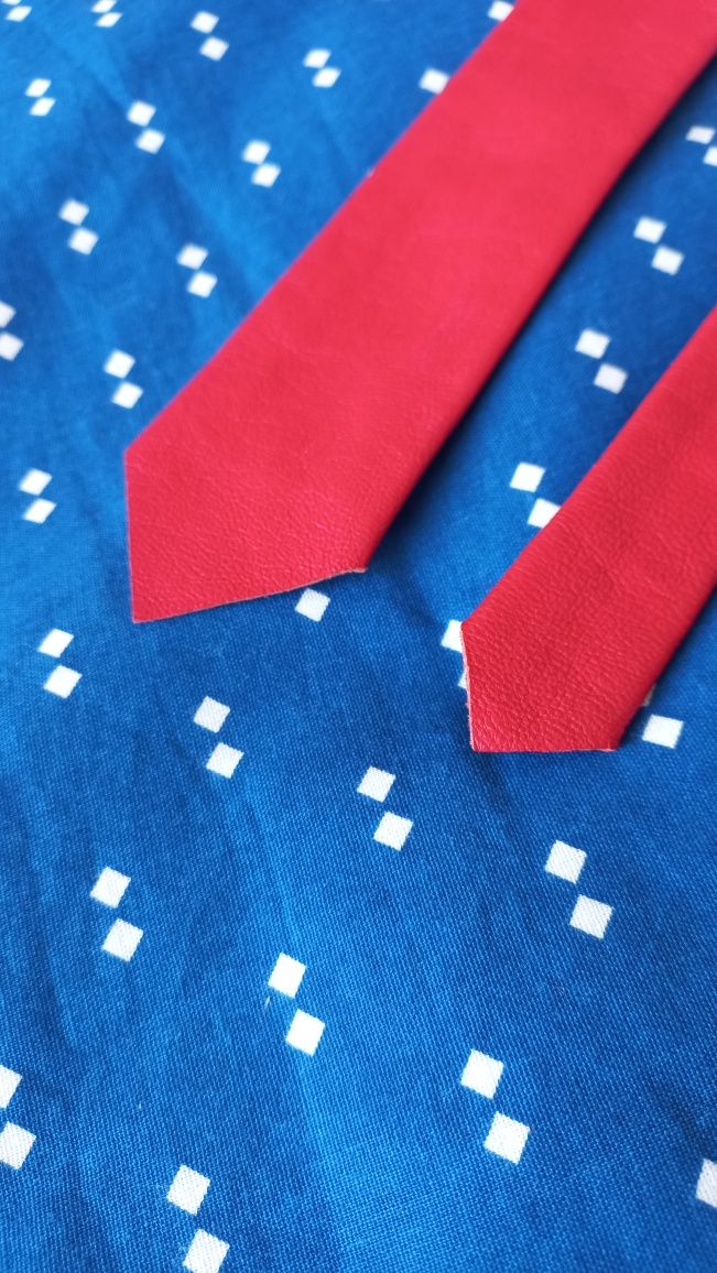 wąski (4 cm) czerwony skórzany krawat