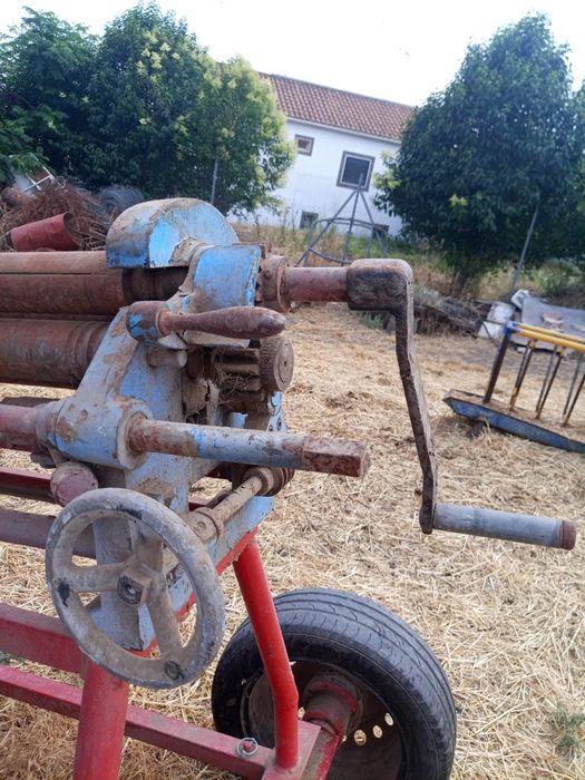 Vende se calandra manual