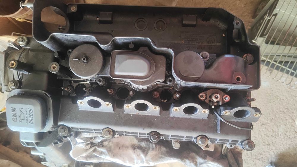 CABEÇA do MOTOR com tampa das válvulas BMW E46 320D (original)