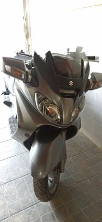 Vendo moto maxi scooter Suzuki Burgman Executive 650 em ótimo estado