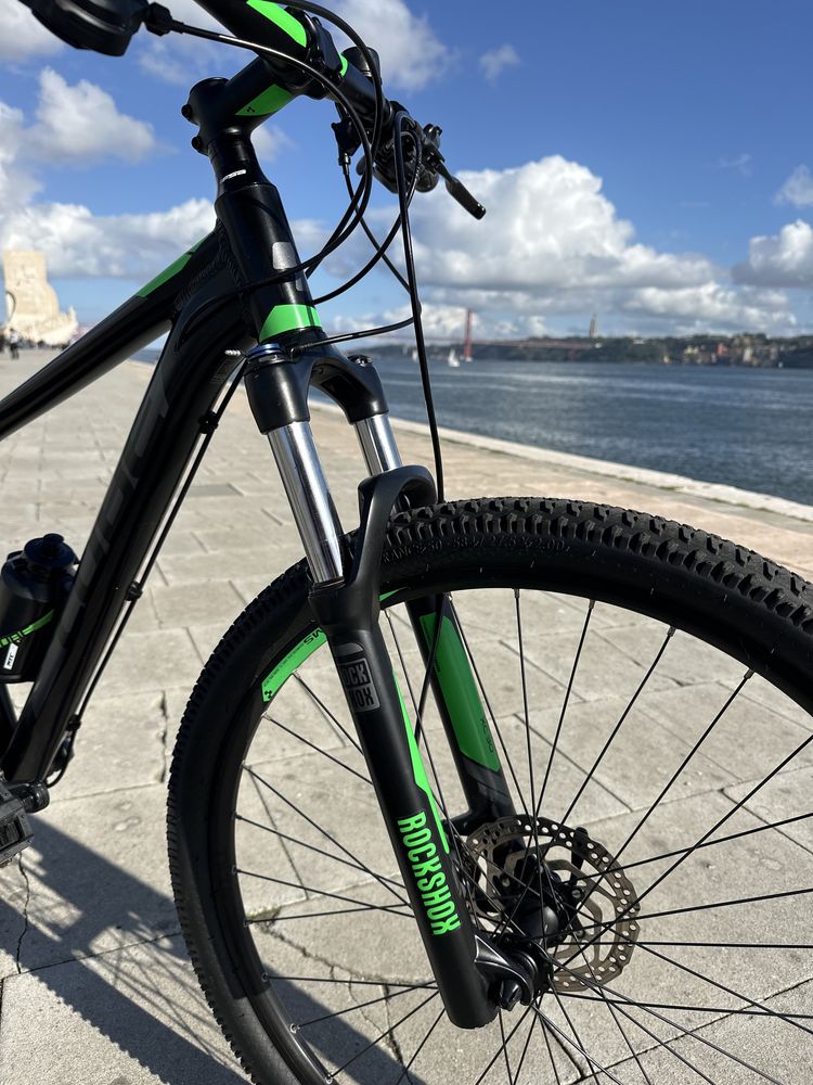 Bicicleta Cube e Quer como novas
